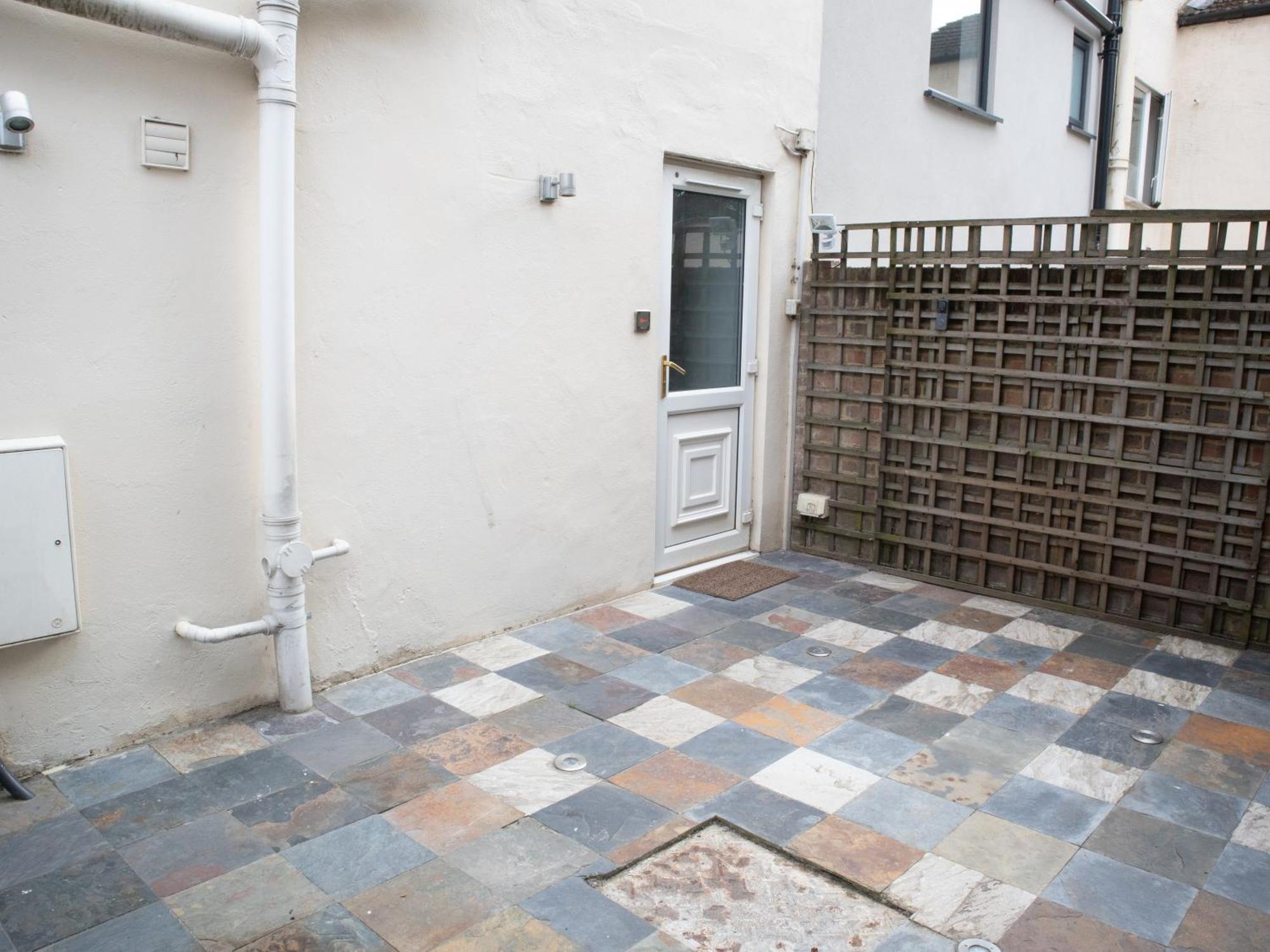 Апартаменти Bright Private Terrace - Free Private Parking - Tv - Wifi - Netflix Кройдон Екстер'єр фото
