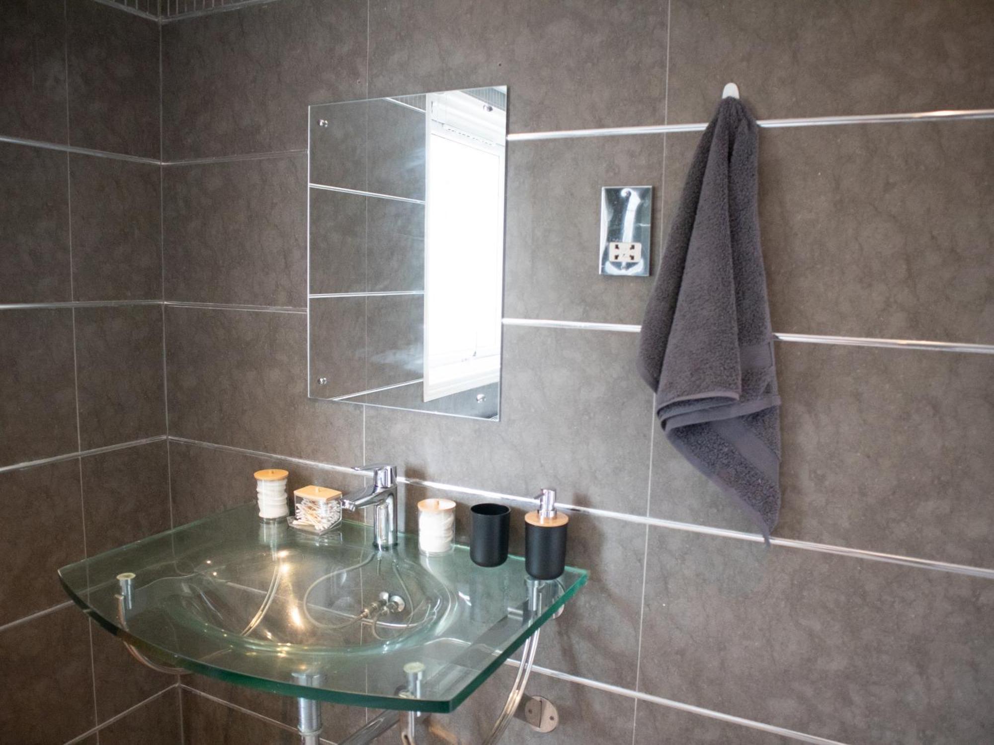 Апартаменти Bright Private Terrace - Free Private Parking - Tv - Wifi - Netflix Кройдон Екстер'єр фото